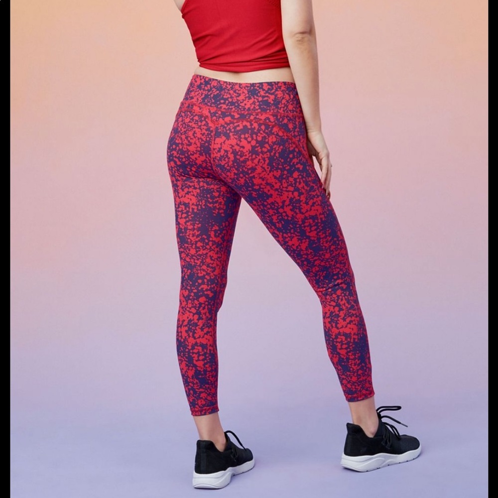 Med. Fabletics red pattern Pureluxe mid rise Cropped Capri Leggings Activewear